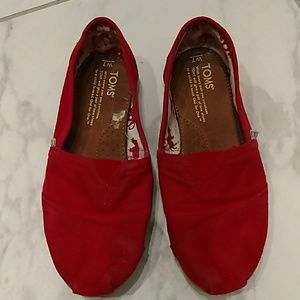 Red canvas Toms